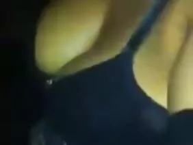 老出租车司机乱搞汽车的浅黑肤色的男人