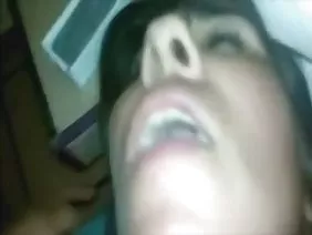 妻子和丈夫在浴室里玩
