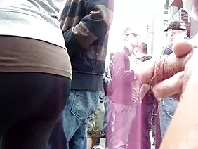纤细的黑发诱惑了一个男人的性爱