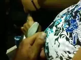 女同性恋哄骗了她的朋友并用绑带把她搞砸了