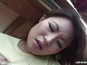 尼基通过滑动内裤给它屁股