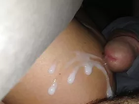 在洞里敲打性感的黑发