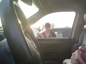 有大乳头的Tore女朋友在野餐