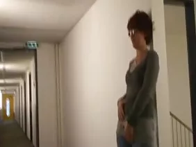 婊子被人群搞砸了并完成了她