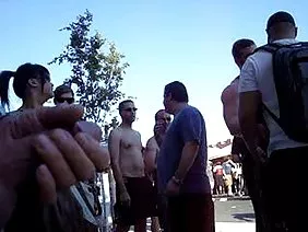在学生聚会中进行团体性交