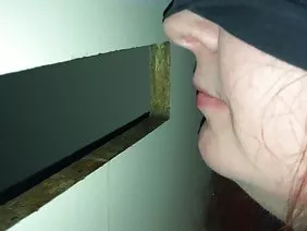 这个男孩来自郁郁葱葱的性感海绵中的空心美女