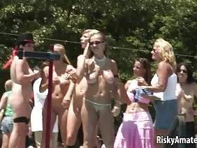 Fizruk有一个伟大的身体射击文学老师和粗鲁地搞砸了