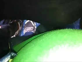 性交在两个漂亮的小鸡的澡堂