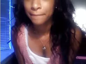 年轻他妈的在她男朋友面前与另一个