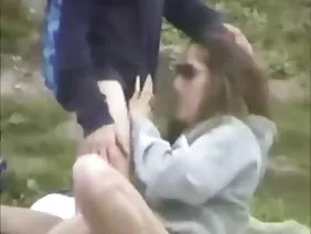 灵活的体操运动员教练乱搞在健身房