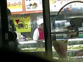 我刮了我的老板的阴部，并正确地操她。