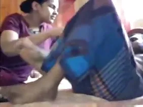 红色愤怒的深刻和充满激情的性爱