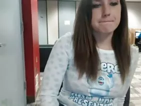 在一艘漂亮的游艇上，在一个狭窄的肛门上收到了一个大鸡巴