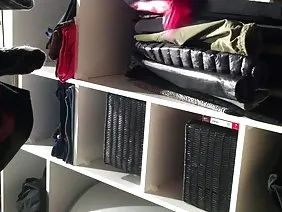 经验丰富的女同性恋者在铸造时尝试了年轻女孩