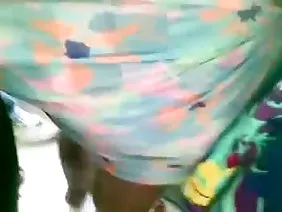 暨在女朋友的阴部后在浴室里做爱