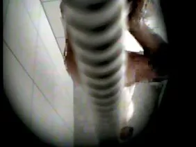 顽皮的小鸡吮吸和享受猫的大鸡巴