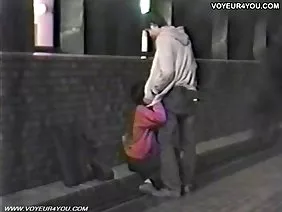 乱搞金发女郎与她的阴部的大胸部