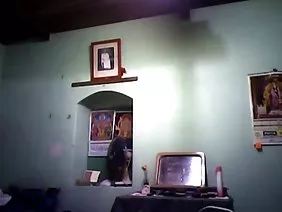 进入屁股整个长度的一个巨大的鸡巴