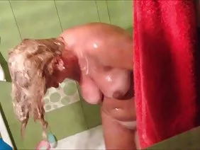 瘦弱的俄罗斯小鸡向坚持不懈的男性投降
