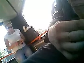 爷爷性交年轻的荡妇在阴部