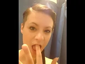 俄罗斯与一位经验丰富的色情明星一起投