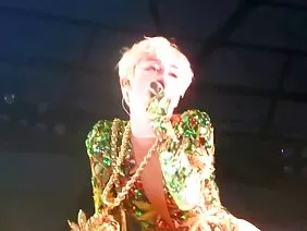 热的继母诱惑了继子和他的女朋友
