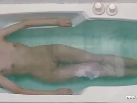 女孩出租车司机性交黑色在车里