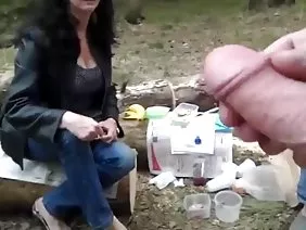 黑人妇女使组口交与结束在脸上