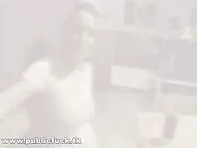 肌肉男在屁股上性交甜美