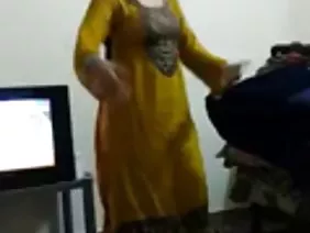 年轻的室友性交成熟的女人在屁股