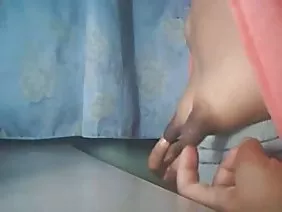撕裂湿裆与黑色软管