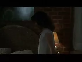 抽出来的绅士们性交了三个迷人的女孩并完成了它们