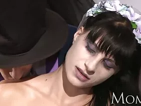 瘦小鸡大概性交在洞里