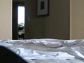 从浴室里的第一个人那里记下性感的婊子