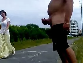 这个家伙反过来乱搞亚洲人