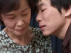 苗条的玛丽自慰与玩具