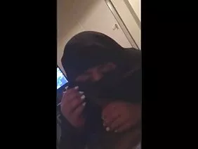 Moloduha击败球顺从的朋友