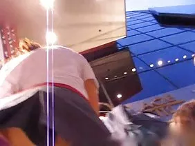 俄罗斯小鸡把自己交给了第一个角落