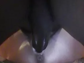 在聚会上与醉酒的女朋友退休并且操她
