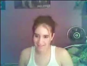 同伴旅行者在她的家伙不熟悉的树林里性交
