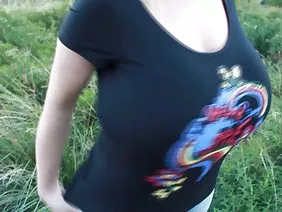 为她心爱的儿子亲密按摩性感的母亲