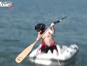 男孩在他们的混蛋中乱搞两个热的荡妇