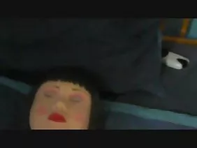 亚洲性交卷曲金发碧眼的女人与皮带