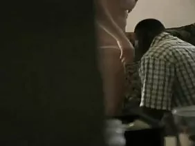 姐妹们在一场同性恋的风暴中挣扎着互相舔骂