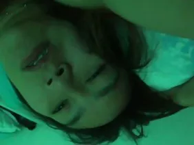 丰满的黑发与男友发生性关系