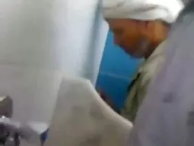 学生用强壮的立管扩大了他的伴侣的肛门