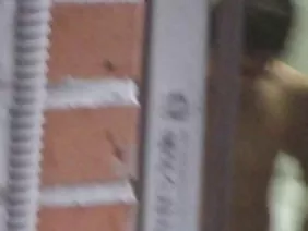黑鸡巴乌木乱搞她的猫的白女孩