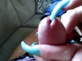 俄罗斯女同性恋者在网络聊天中顽皮地制作kuni并与玩具发生性关系
