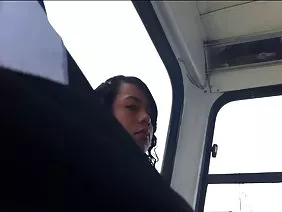 开胃的黑发很长,非常热情地和她的丈夫在床上他妈的