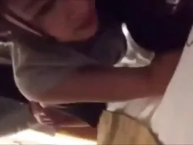 漂亮的女人自慰阴道和呻吟的乐趣